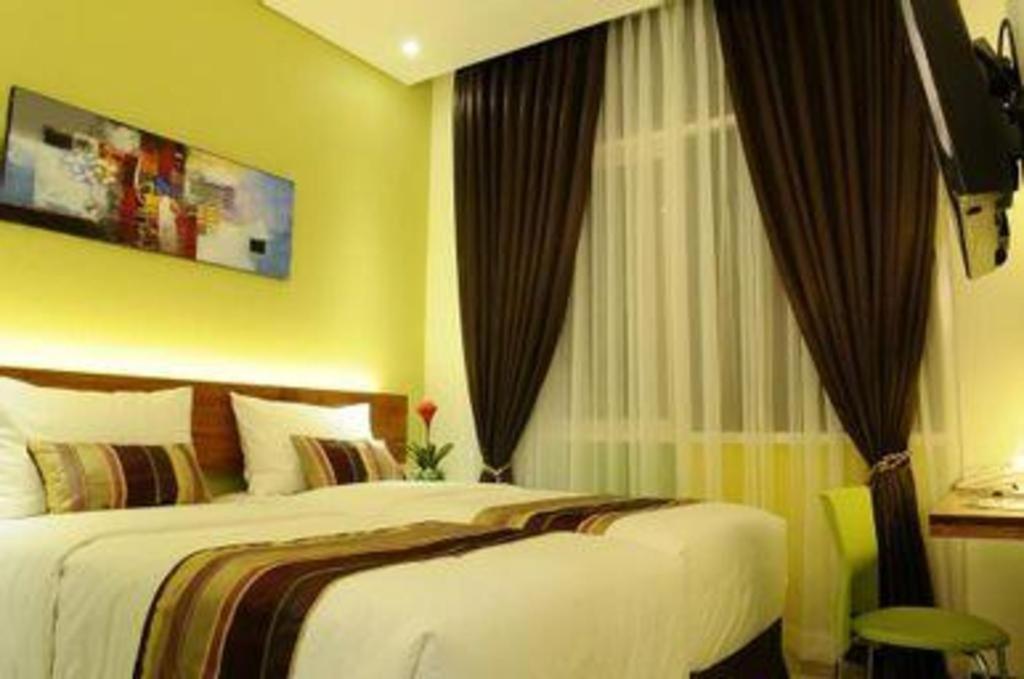 Biz Boulevard Hotel Манадо Экстерьер фото