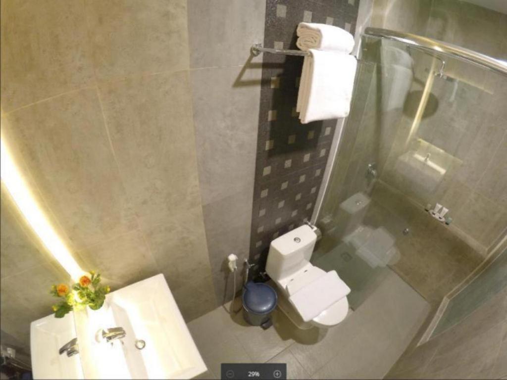 Biz Boulevard Hotel Манадо Экстерьер фото