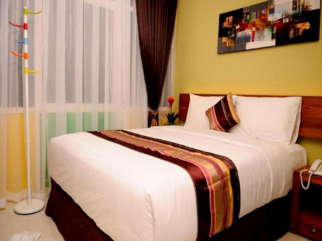 Biz Boulevard Hotel Манадо Экстерьер фото