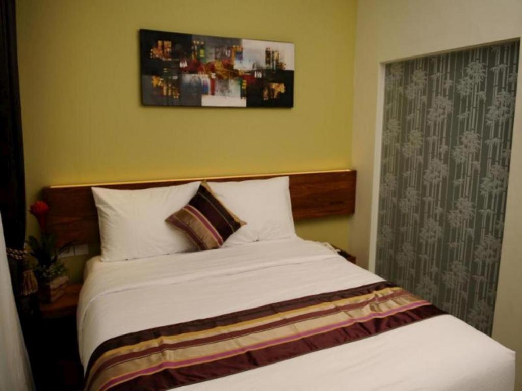 Biz Boulevard Hotel Манадо Экстерьер фото