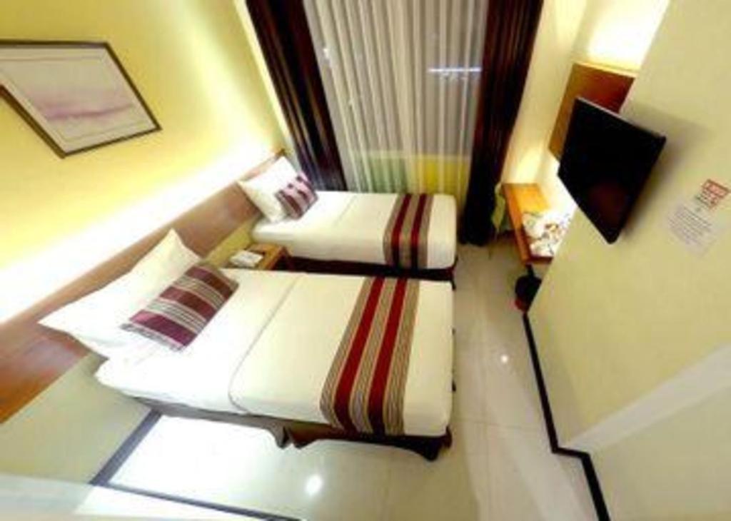 Biz Boulevard Hotel Манадо Экстерьер фото