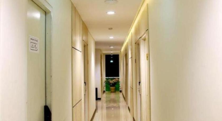 Biz Boulevard Hotel Манадо Экстерьер фото